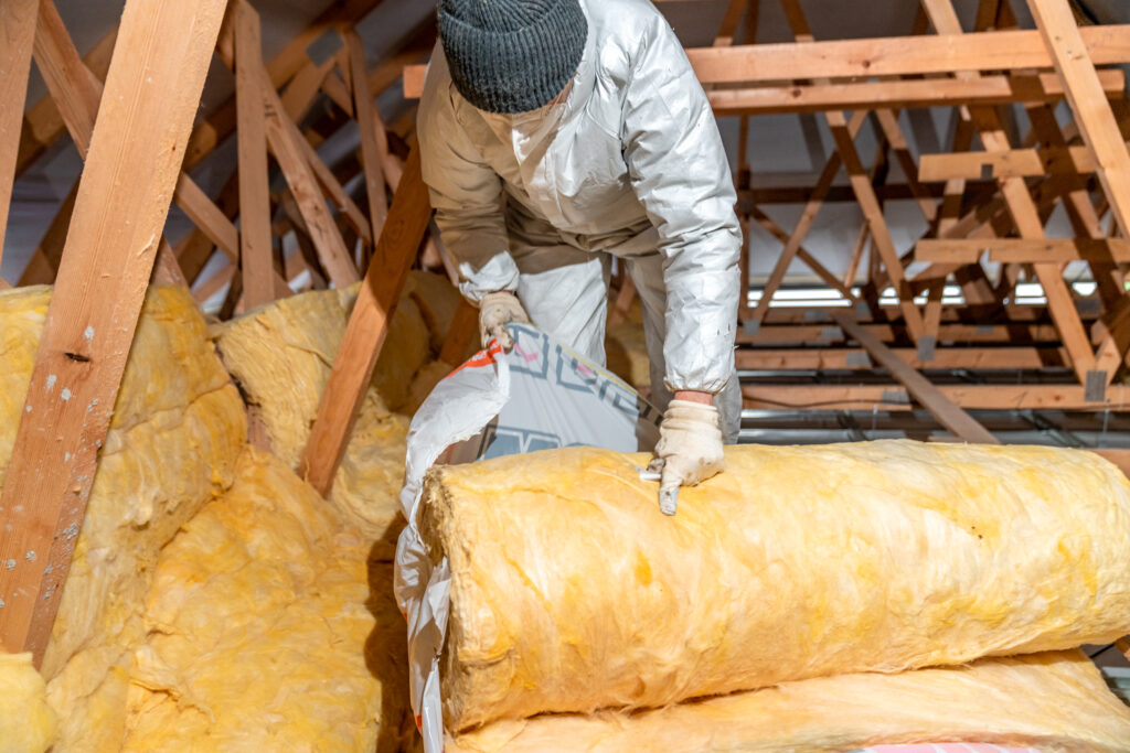insulation of the house under the roof with the help of glass wool